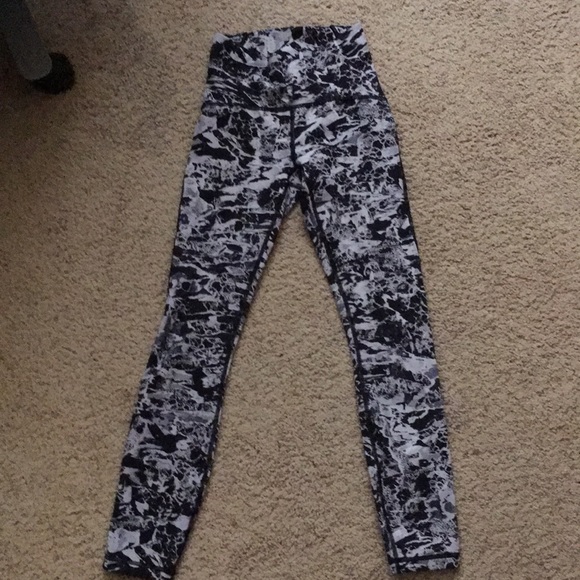 Lululemon Iced Black and White, Wunder Under III - Picture 2 of 5